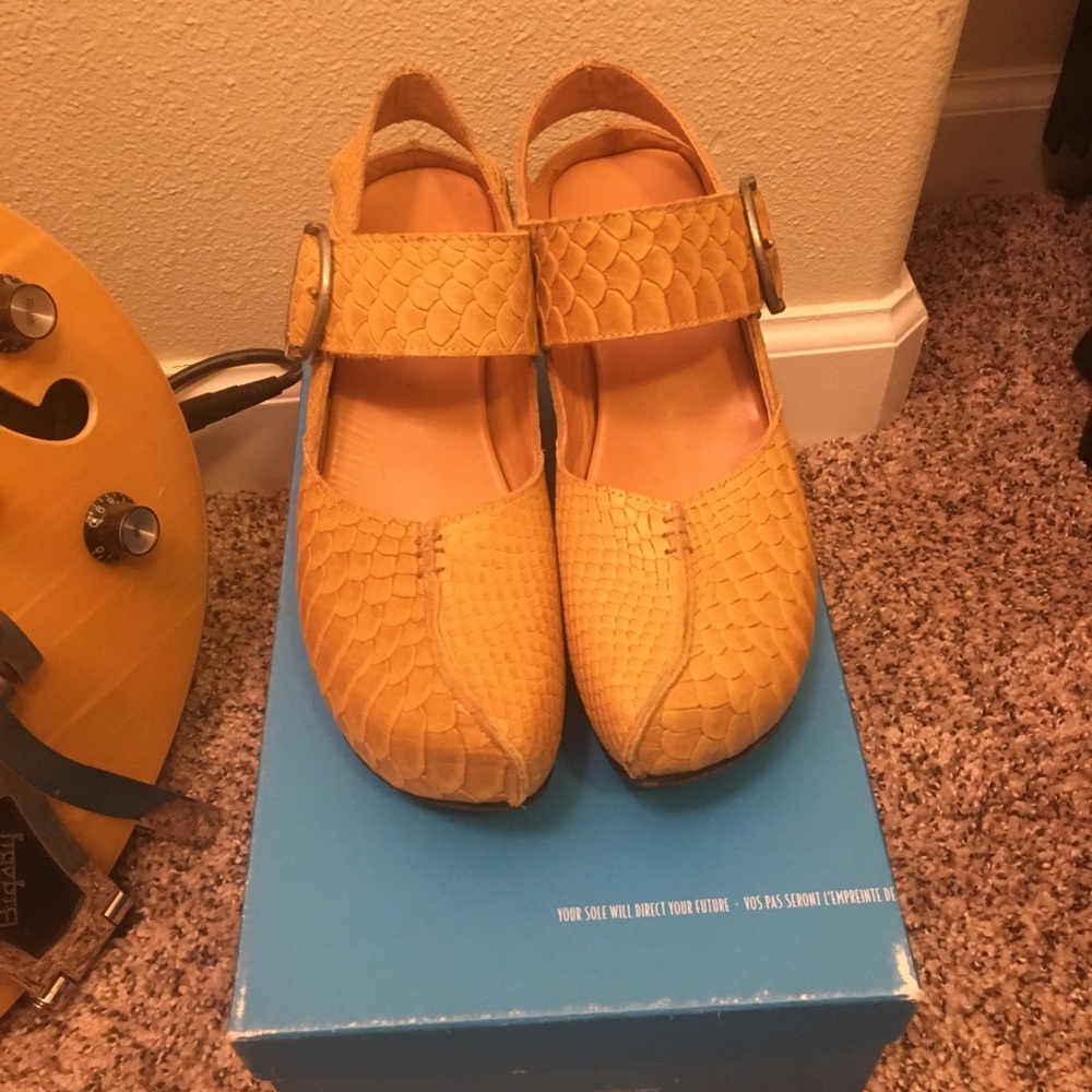 John Fluevog Guide.